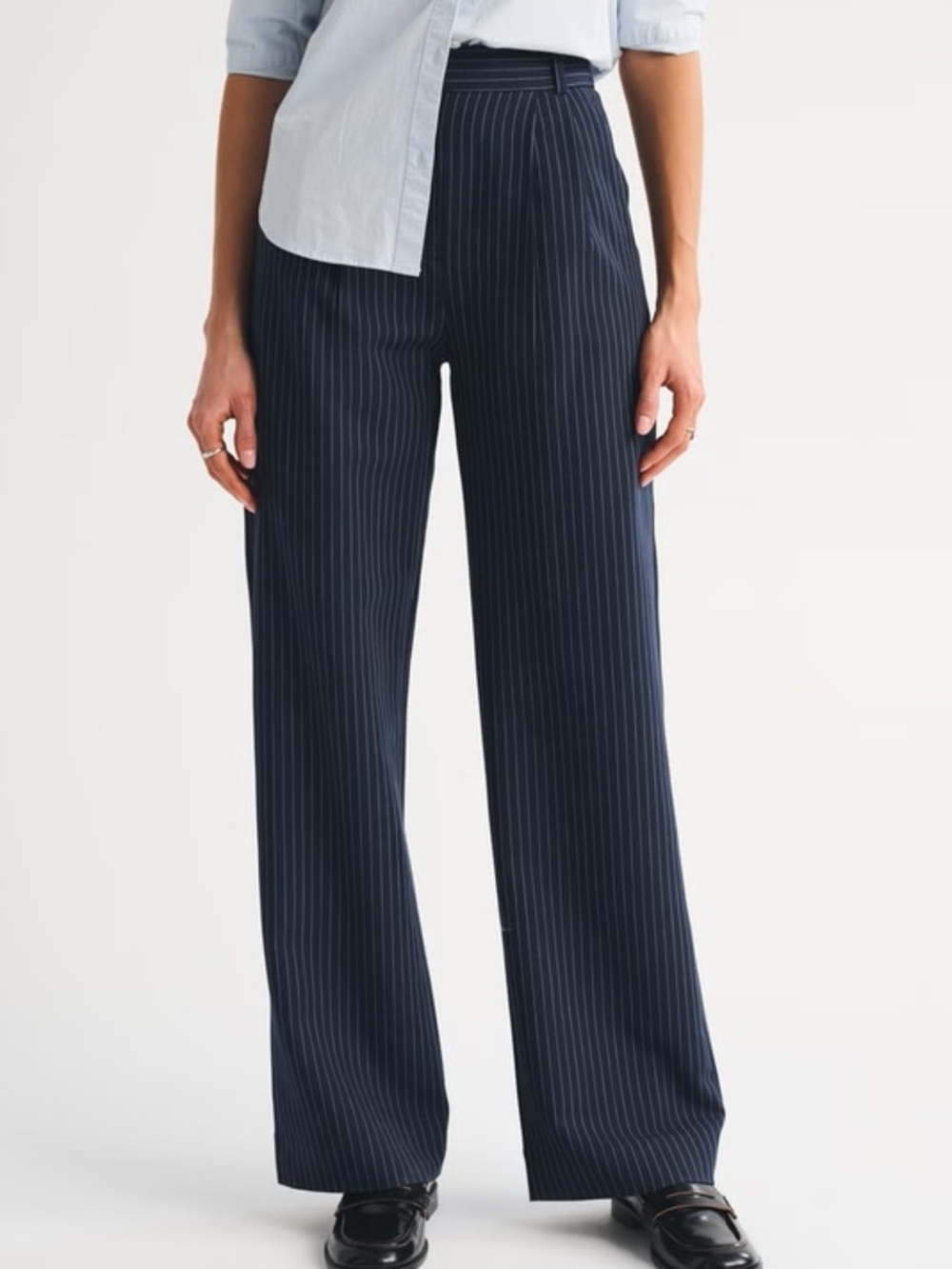 Abercrombie & Fitch Sloane Navy Pinstripe High Rise Wide Leg Trouser 25 / 0